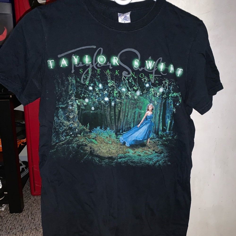 Taylor Swift T-shirt